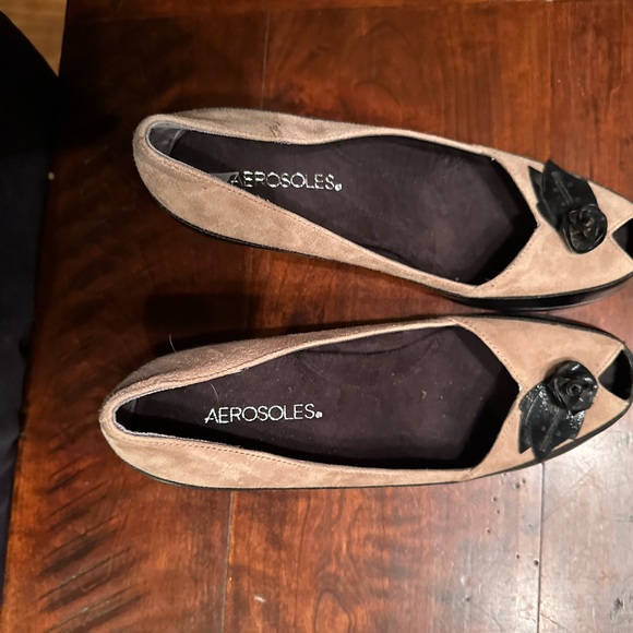 Beautiful suede Aerosole pumps with heel. - Picture 4 of 5